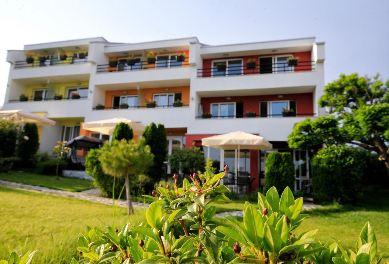 Stayinn Rainbow Houses Beachfront By Asteri Hotels Sunny Beach Exterior photo