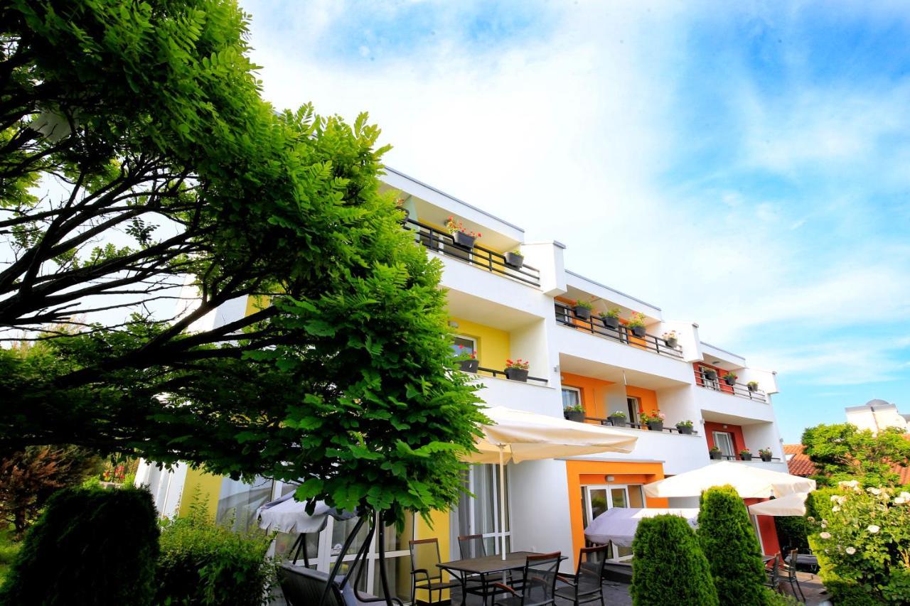 Stayinn Rainbow Houses Beachfront By Asteri Hotels Sunny Beach Exterior photo