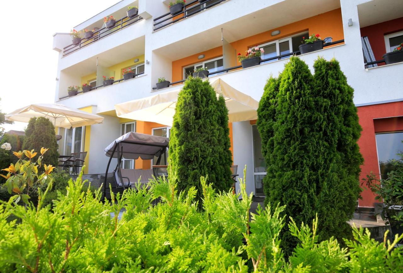 Stayinn Rainbow Houses Beachfront By Asteri Hotels Sunny Beach Exterior photo