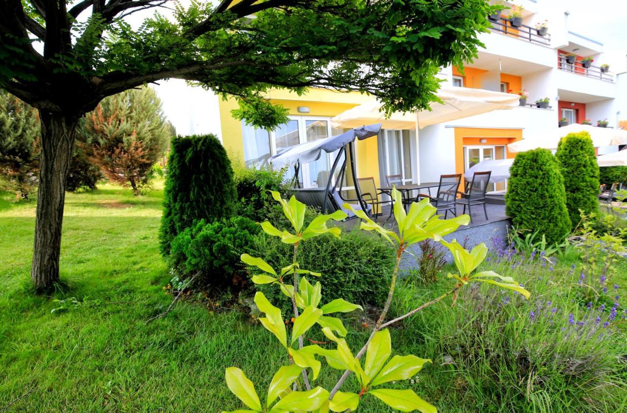 Stayinn Rainbow Houses Beachfront By Asteri Hotels Sunny Beach Exterior photo